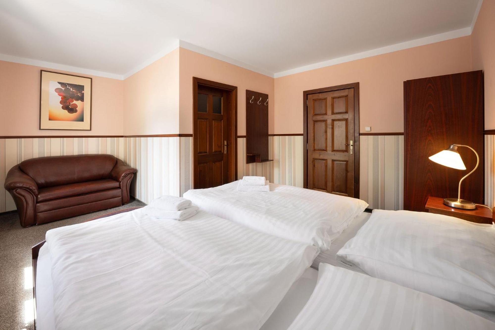 Villa Daniela Uvaly  Экстерьер фото