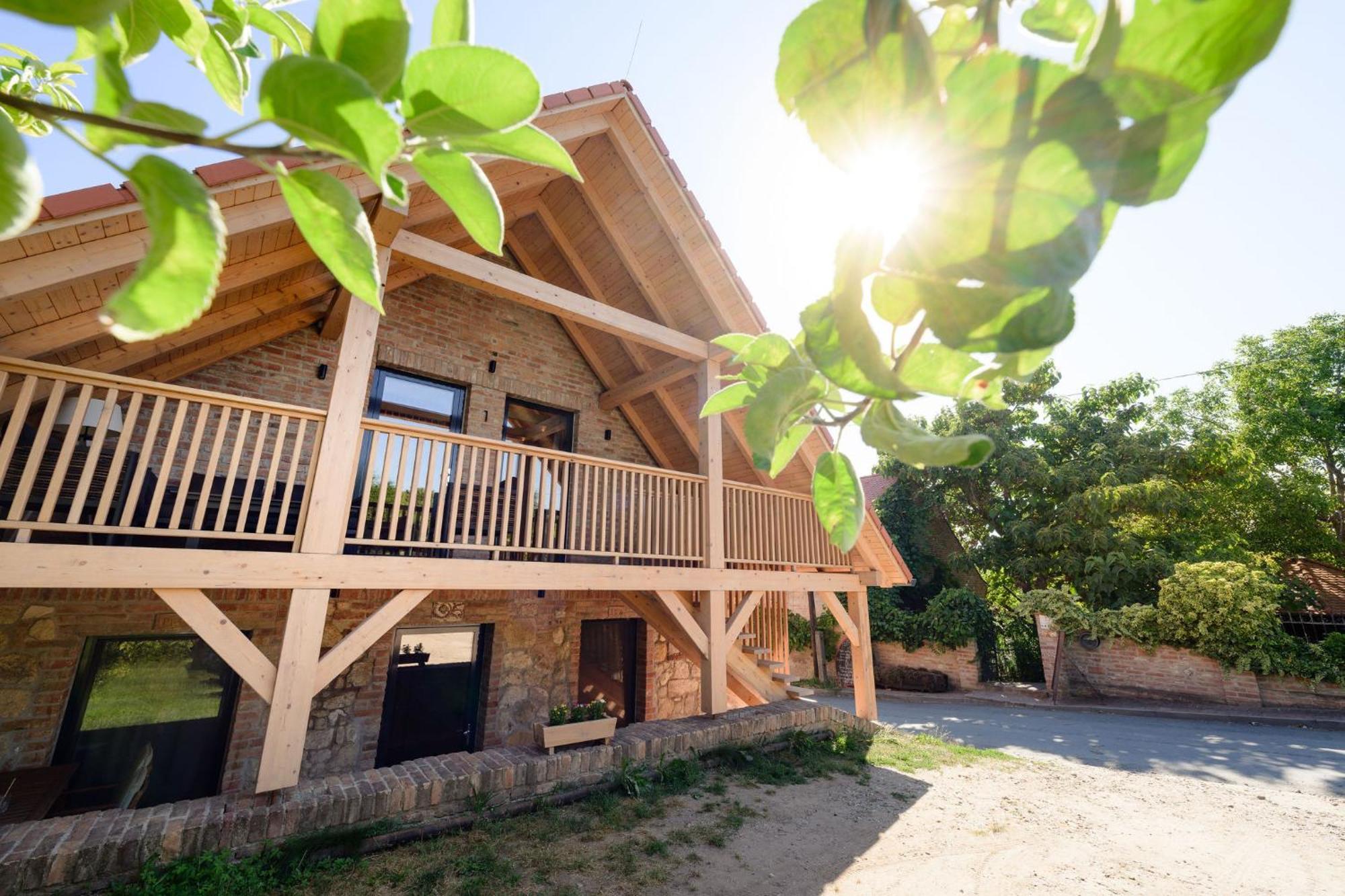 Villa Daniela Uvaly  Экстерьер фото