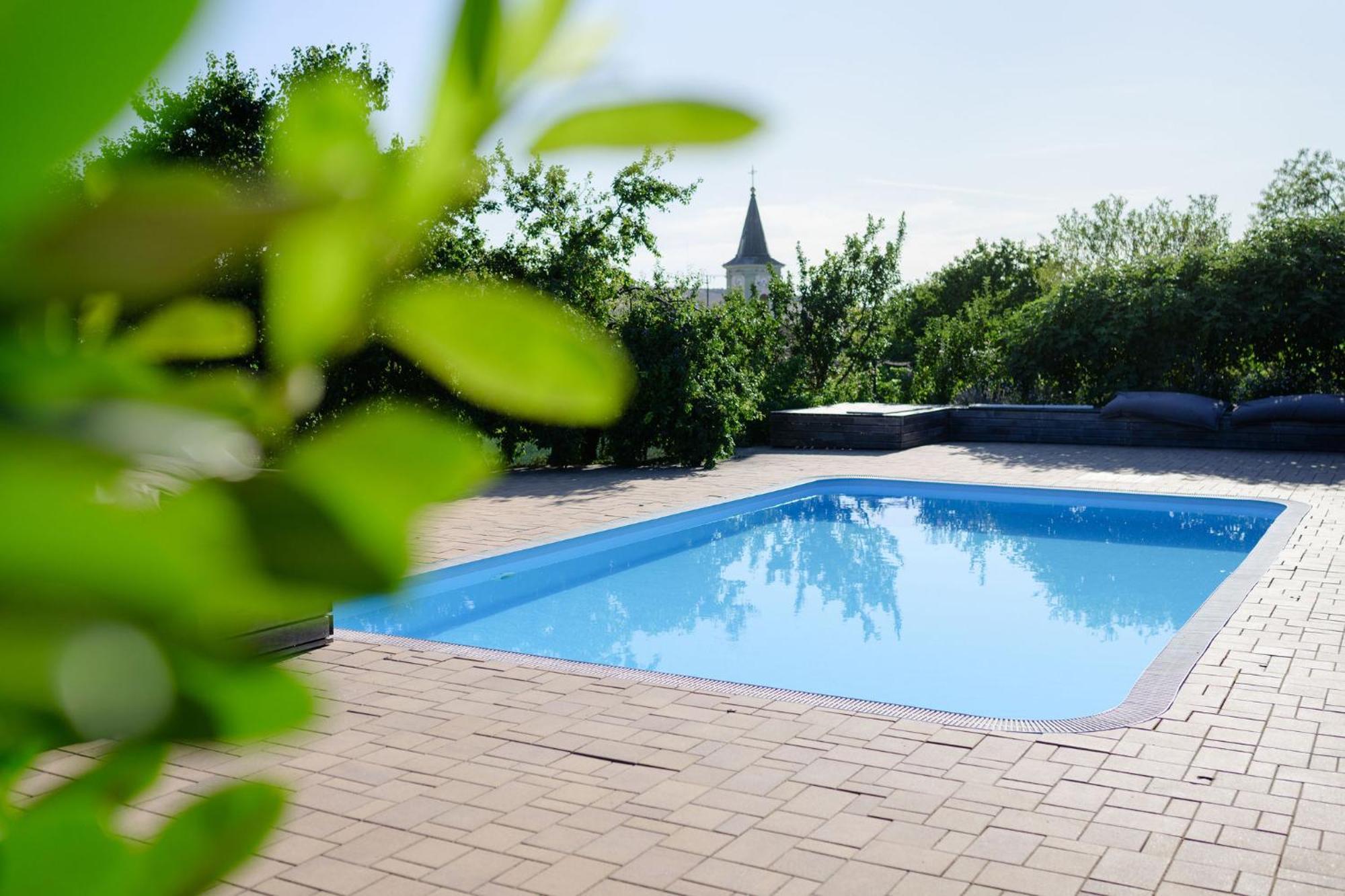 Villa Daniela Uvaly  Экстерьер фото